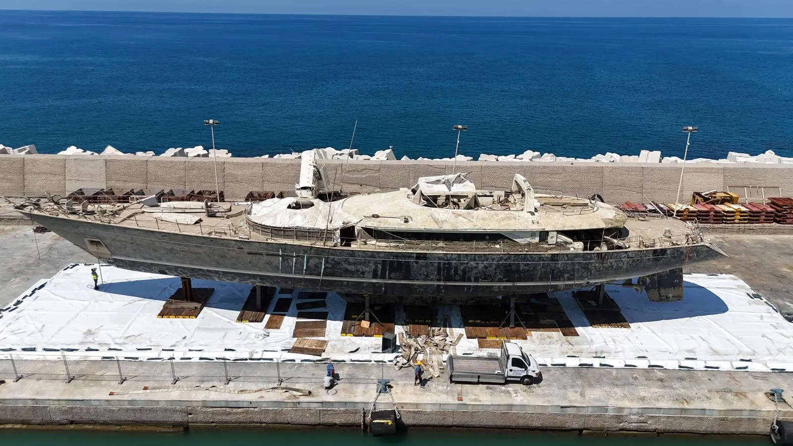 2025-06-30 Bayesian on dock site in Termini Imerese HD