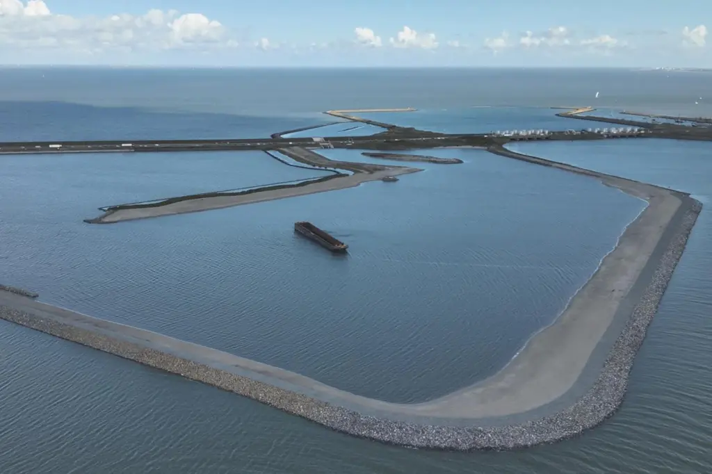 The serial image shows the Dutch Fish Migration River project at the Afsluitdijk