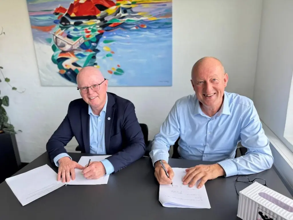 Henrik Mortensen, JCI Marine & Navy director, William Gielen, global service director, Viking Marine Fire Service