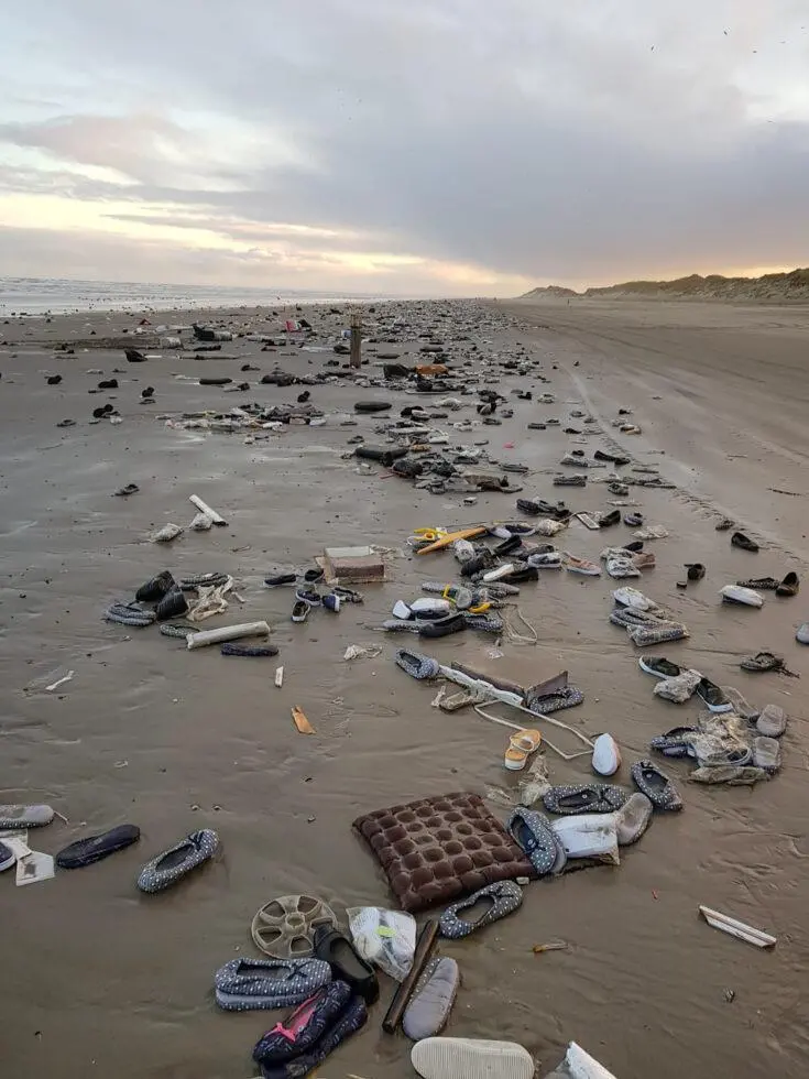 Contents of containers washed up on the Wadden Island's beaches (Bron Marjan Veenendaal Staatsbosbeheer)