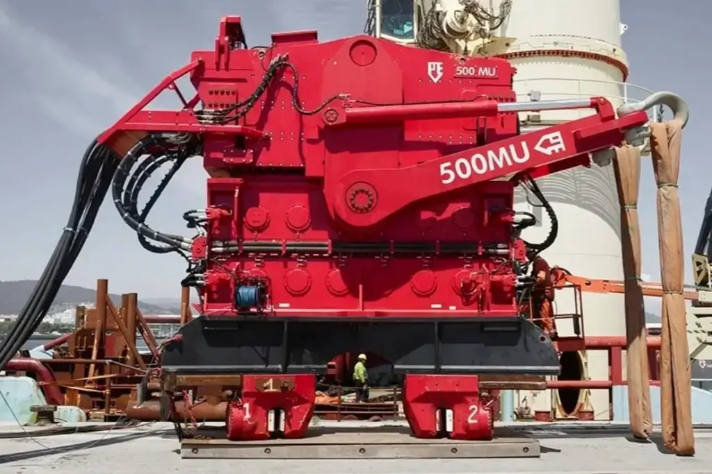 The image shows a vibro hammer on the quayside