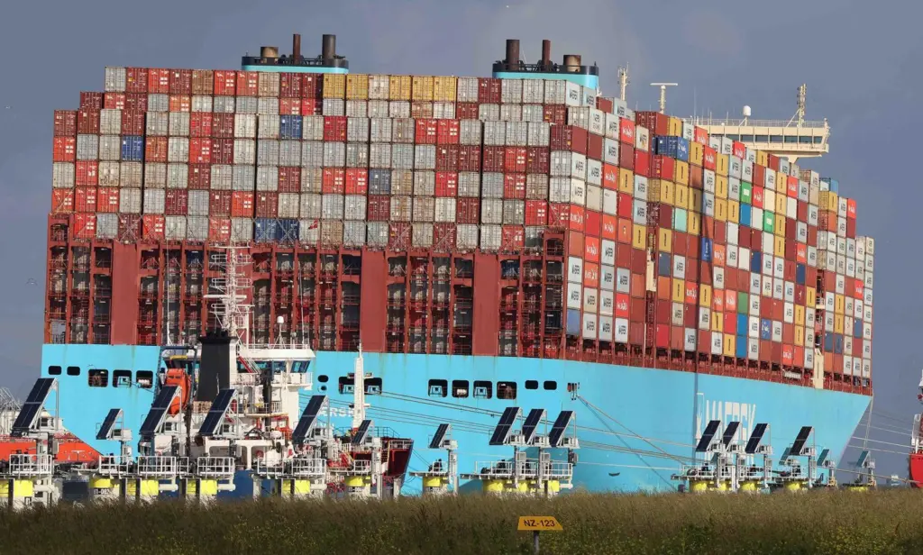 Container ship widths call for specialist cargo handling cranes not availabe at sea for salvors (Peter Barker)