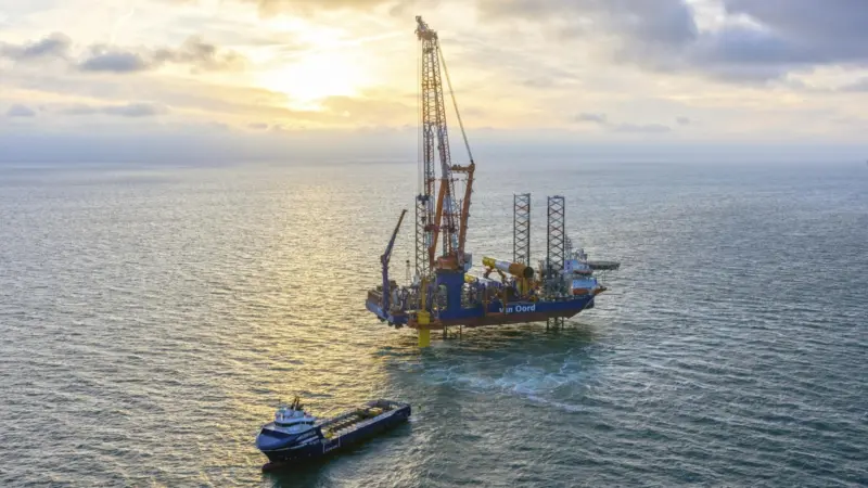 Van Oord pile driving