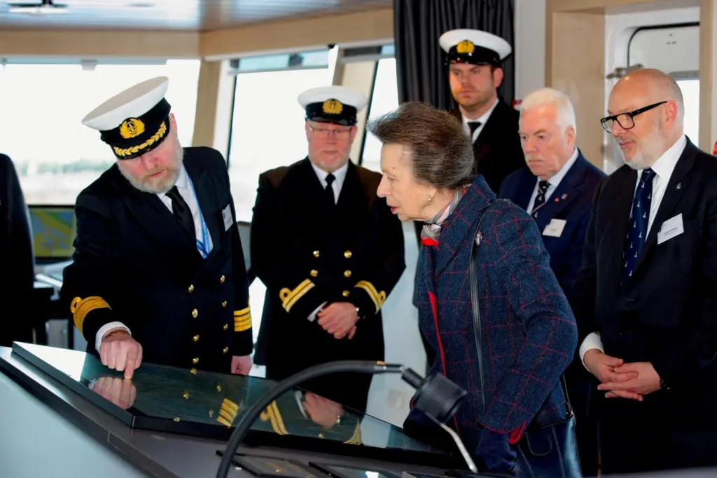 HRH with Masters and crew