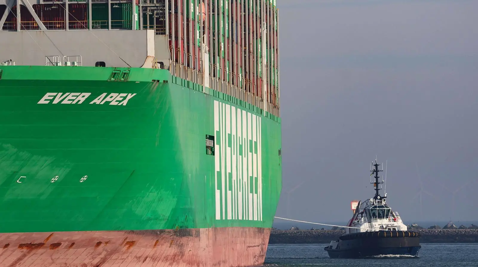 ASD tugs with stern drives generally tow over the bow when shiphandling (Peter Barker)