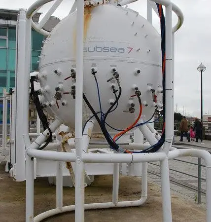 Closed_diving_bell_-_geograph.org.uk_-_936085