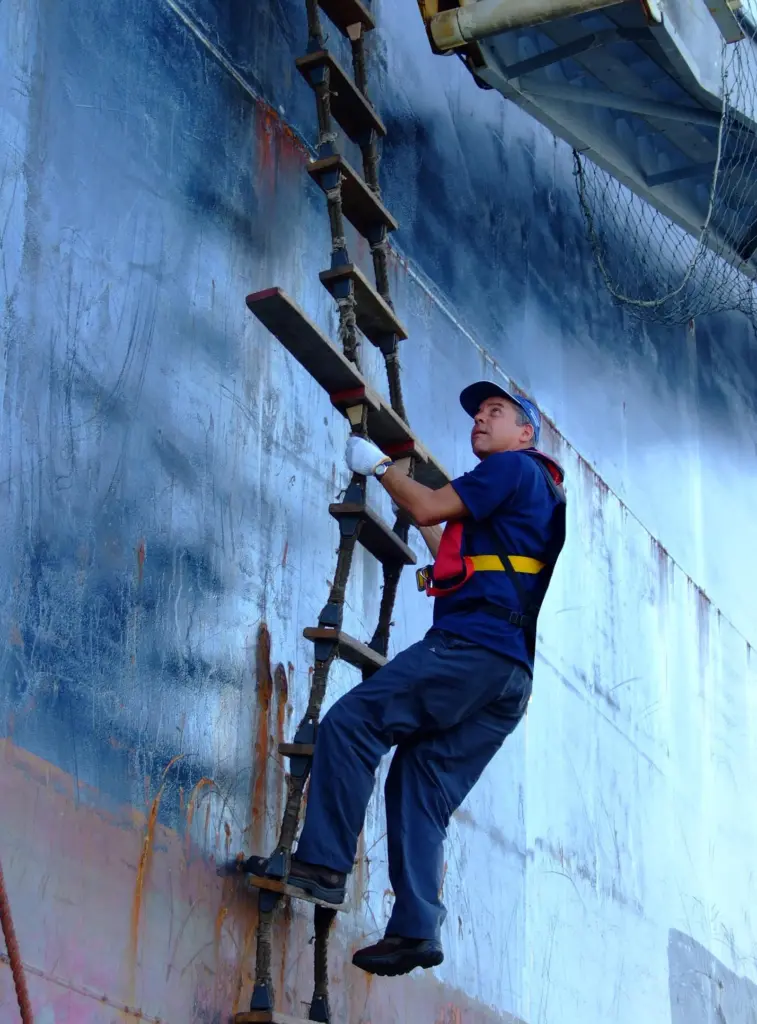 The role of pilots involves a degree of danger when boarding or diembarking vessels (IMPA)