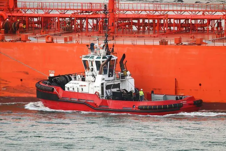 55453_Smit-Schelde-at-work-minus-its-Kotug-Smit-funnel-logo-Peter-Barker