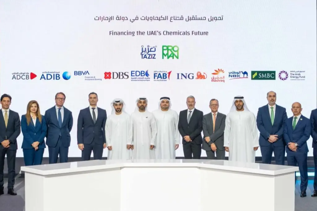 A picture of the TA'ZIZ and Proman teams on signing of the joint methanol plant venture