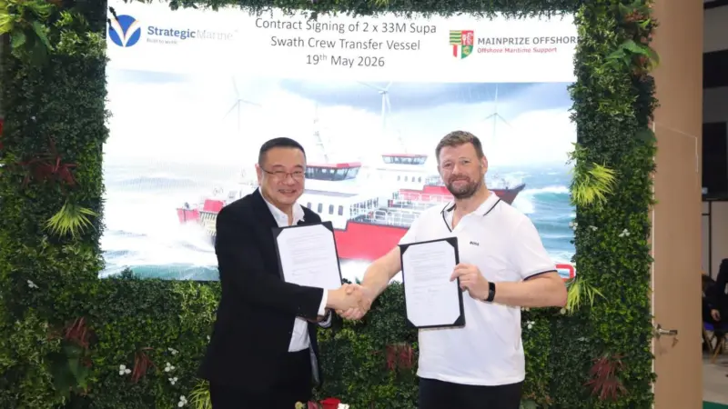 Strategic Marine CEO Chan Eng Yew L and Mainprize Offshore managing director Bob Mainprize