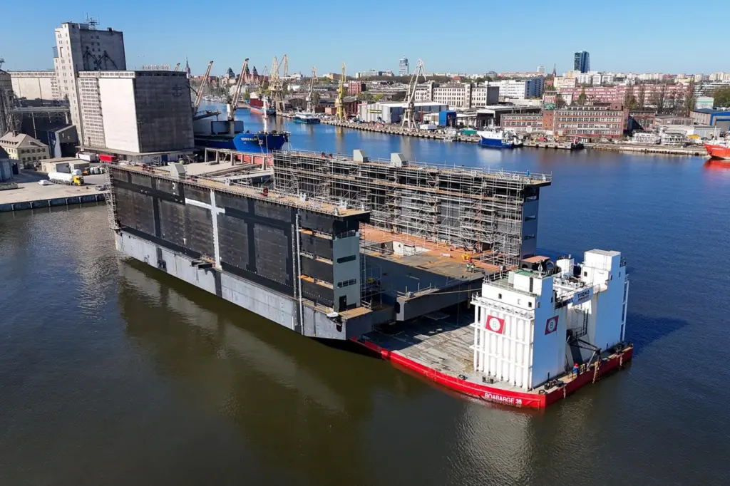 Floating docks at Wulkan Shipyard