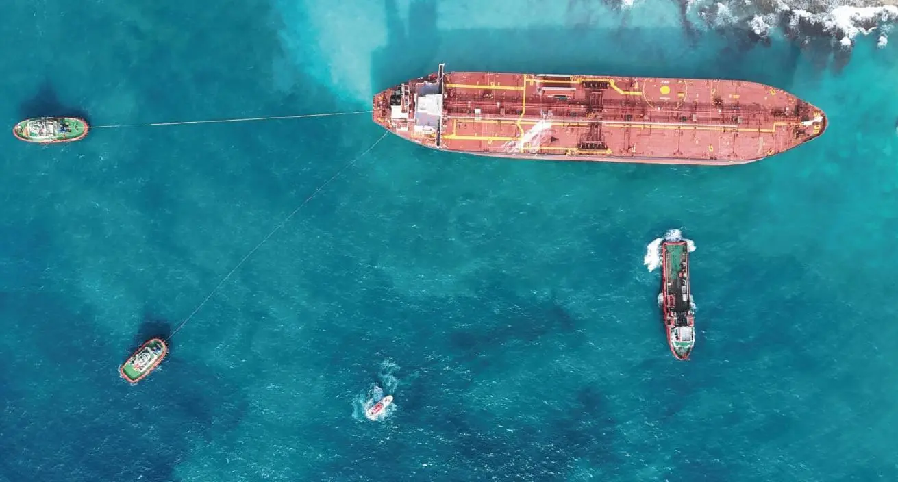 Tugs eventually refloated the 'Qendil' in Turkey (DGCS - ISU)