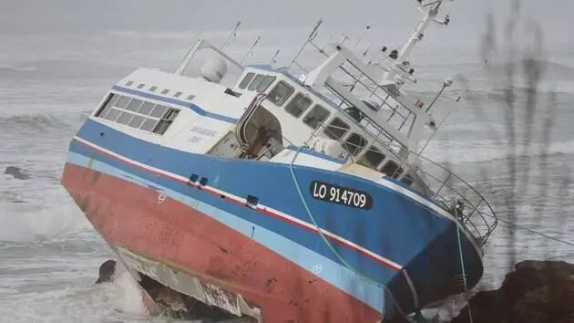 Removing fishing vessel wrecks was part of Ardentia Marine's recent activities (Jean-Marie Le Provost)