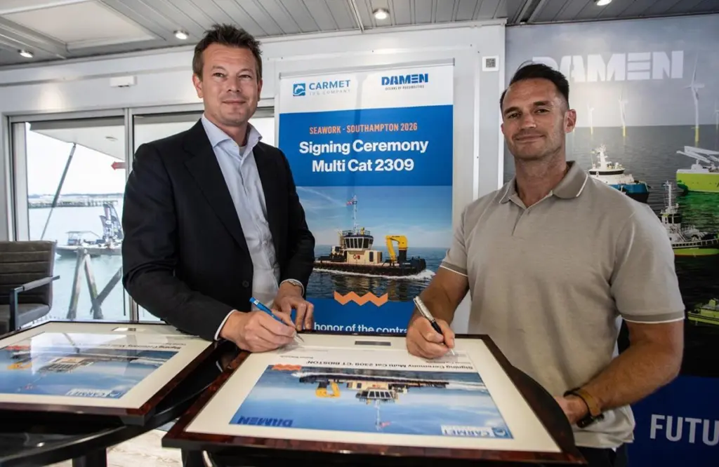 Damen signs with Carmet Tug Company for Multi Cat 2309 Wijtze van der Leij, Sales Manager UK at Damen left