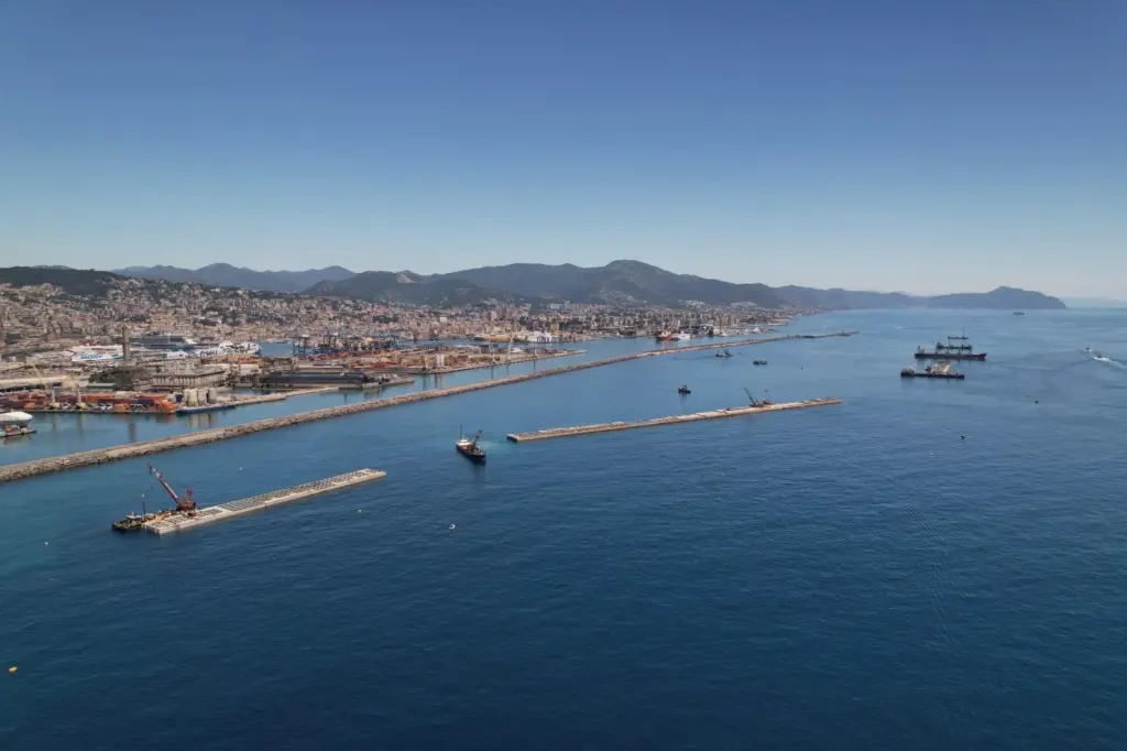 A wide angle shot of the Genoa breakwater site