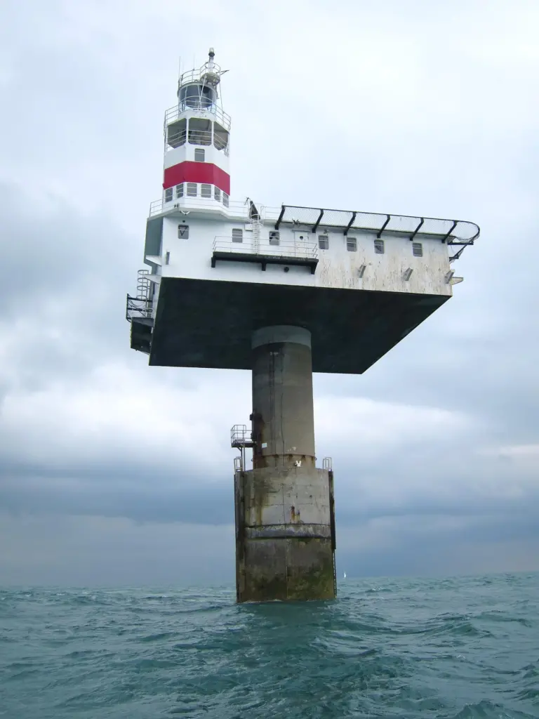 Royal_Sovereign_light_tower