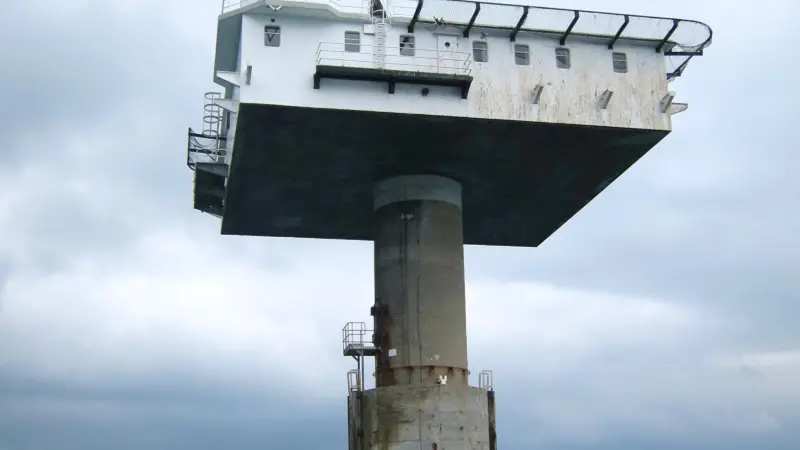 Royal_Sovereign_light_tower