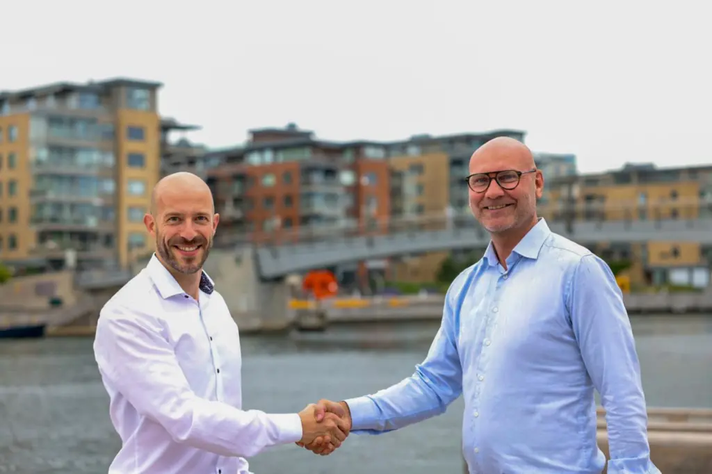 Peter Morsbach,CEO Hoglund (L) and Rune Braastad,President ABBs Marine and Ports division
