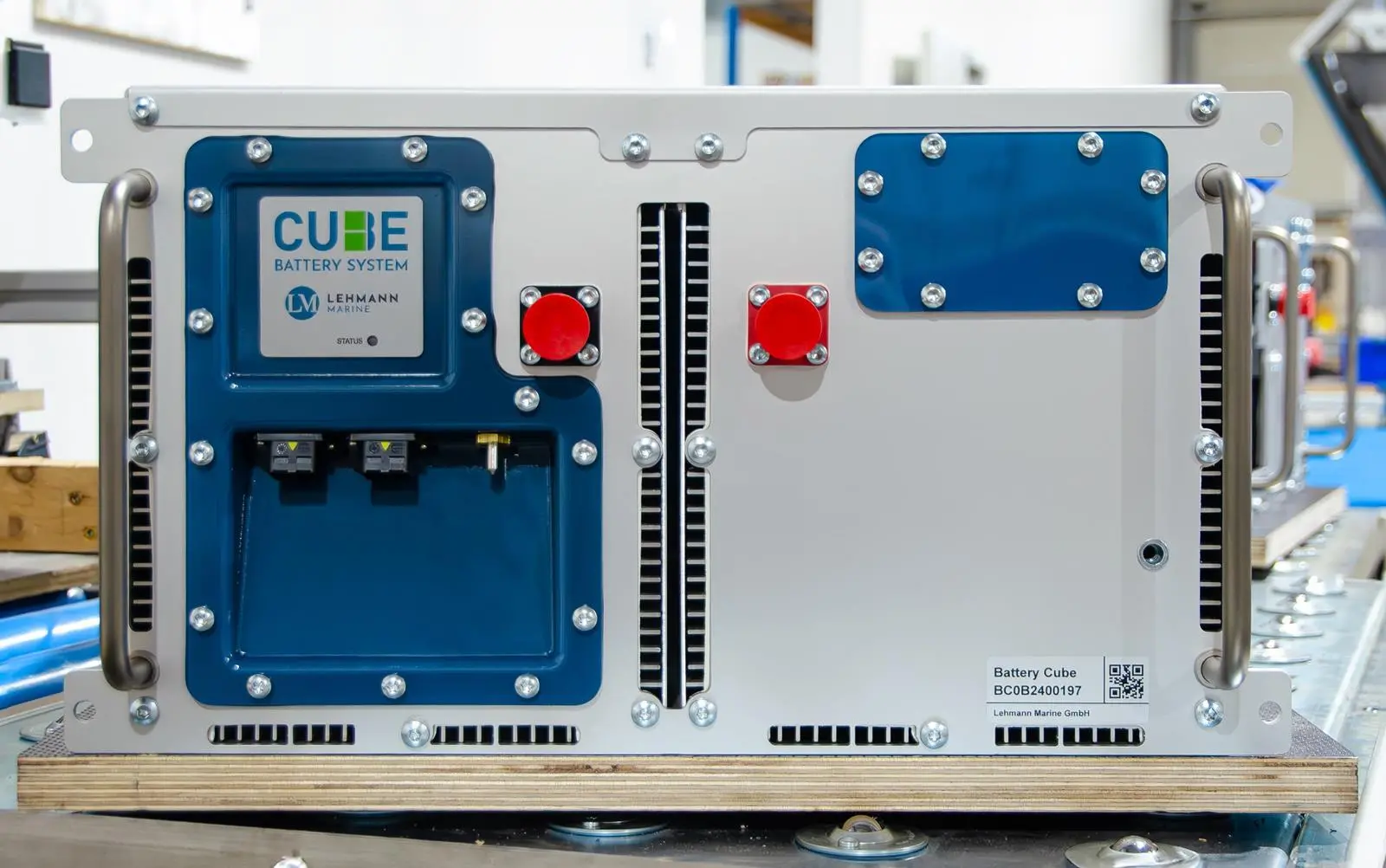 lm_cube_battery_front
