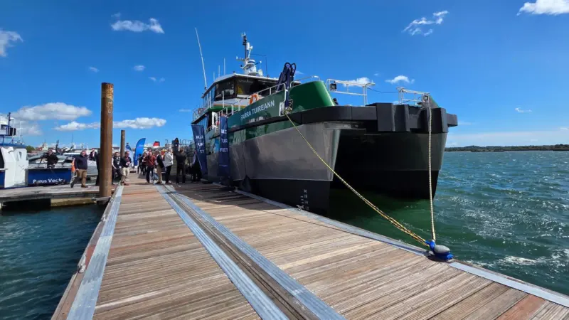 Farra Tuireann on the Seawork pontoons