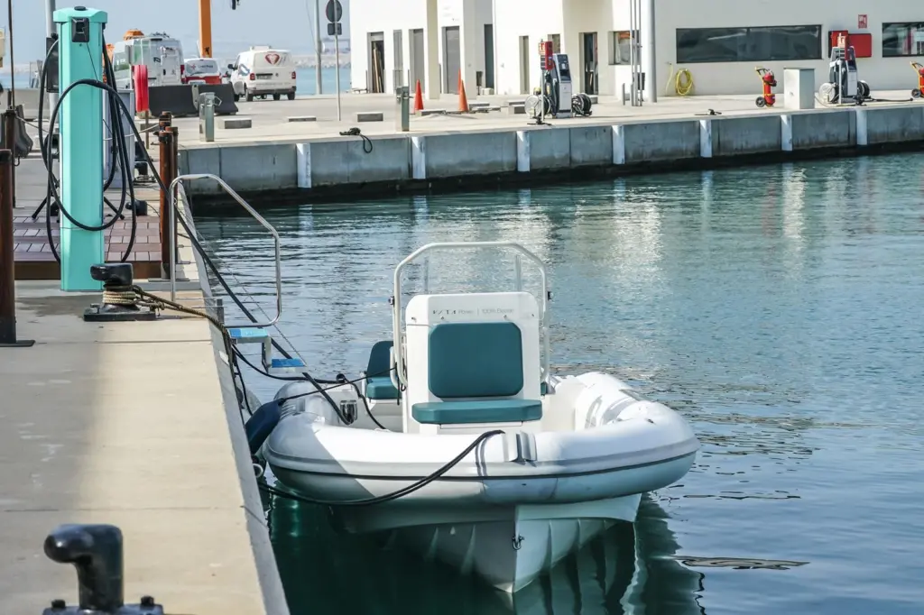 Aqua 75 fast charging Vita SEAL - Marina Vela - Barcelona (Credit Aqua superPower Ltd)