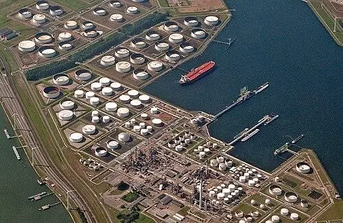 2014.06-418-197ap2_harbour(Europort,5th_Petroleum_port),storage_tank,industry_Rotterdam,NL_sun15jun2014-1634h