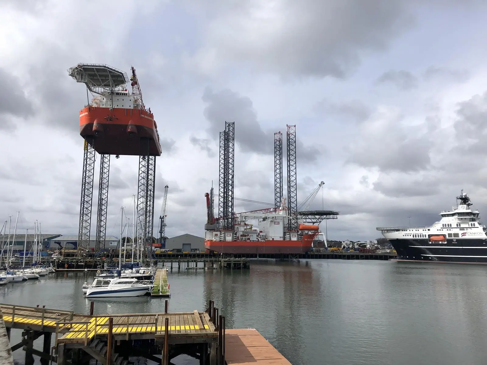 Ports and harbours have to deal with increasing sizes of vessels, like full jack-ups