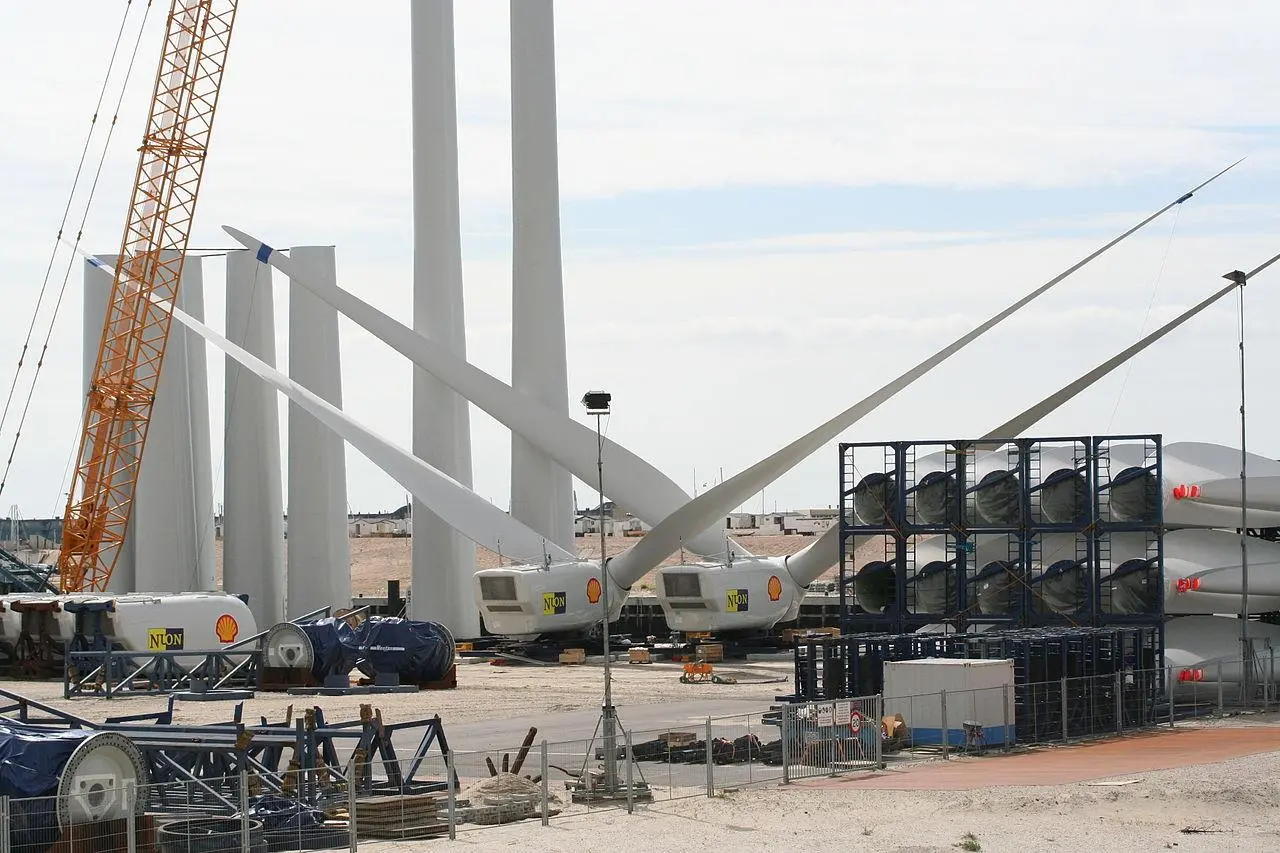 1280px-Wind_turbine_(xndr)